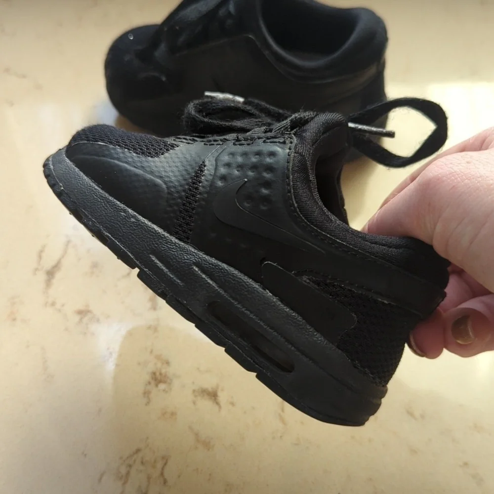 Nike Air Max Zero Athletic Triple Black Sneaker 881227-006 Size US 5C